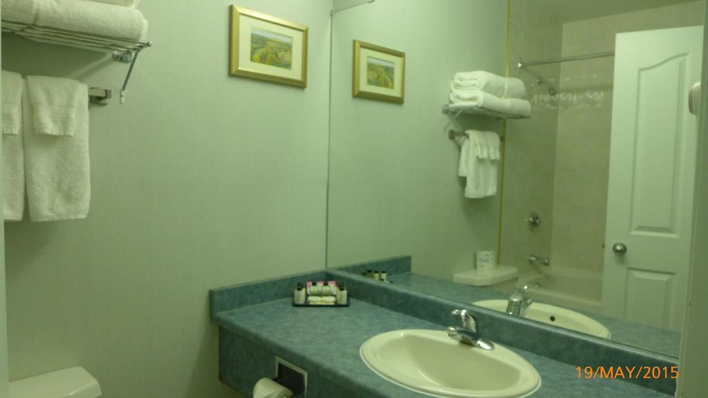 The Bridgeport Inn Fort Mcmurray Cameră foto