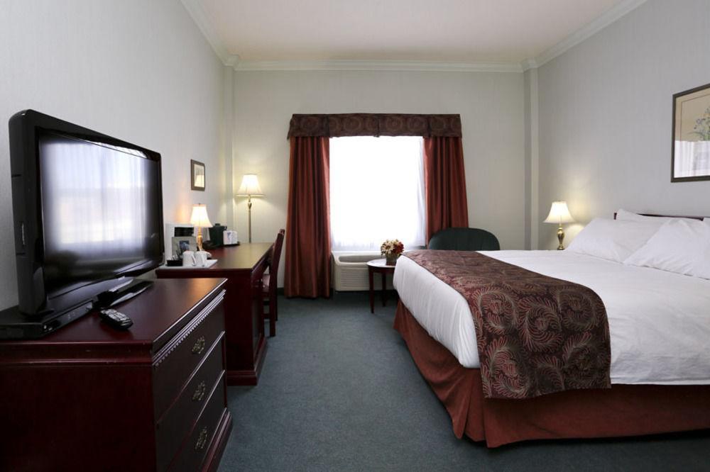 The Bridgeport Inn Fort Mcmurray Exterior foto